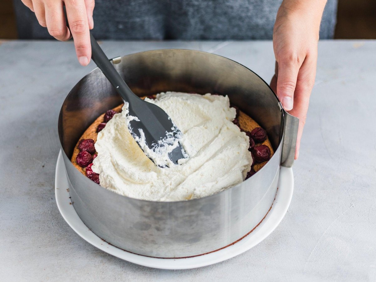 Cremige Kirsch Sahne Füllung