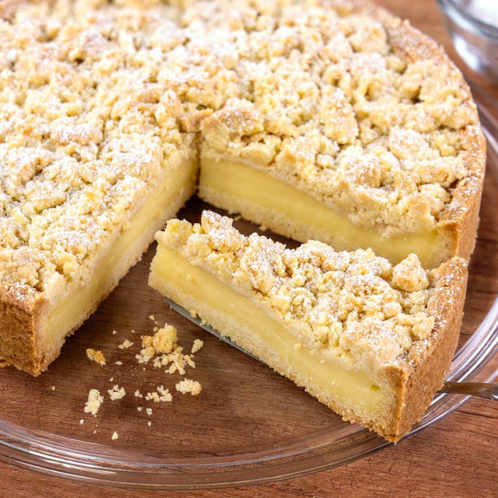 Puddingfüllung zwischen Kuchenstreuseln