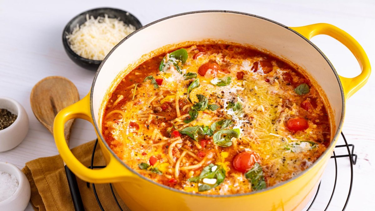 Cremige Tomatensoße im Topf