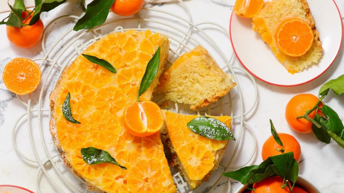 Frische Mandarinen im Kuchen