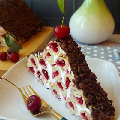 Fertige Prinzenrolle Kirsch Torte Stück