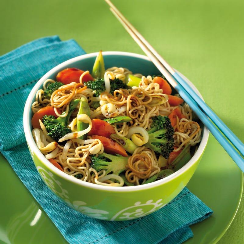 Mie Nudeln mit Gemüse und Gewürzen