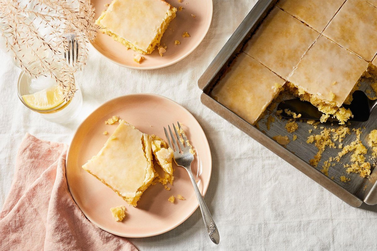 Geschnittene Zitronenkuchenstücke