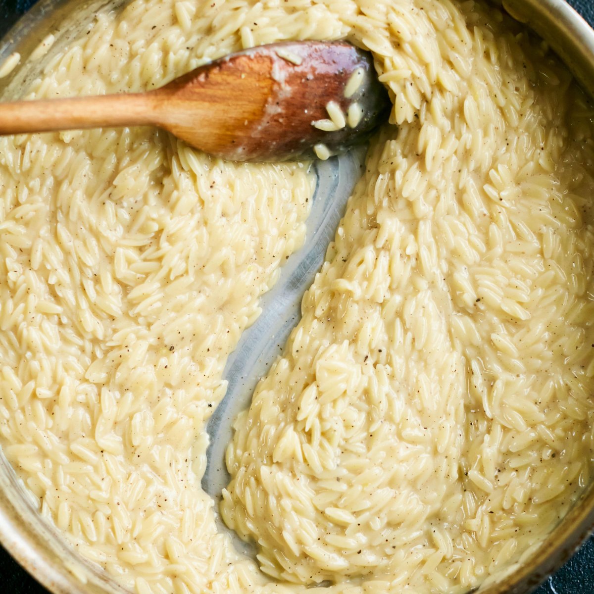 Cremige Konsistenz Kritharaki prüfen