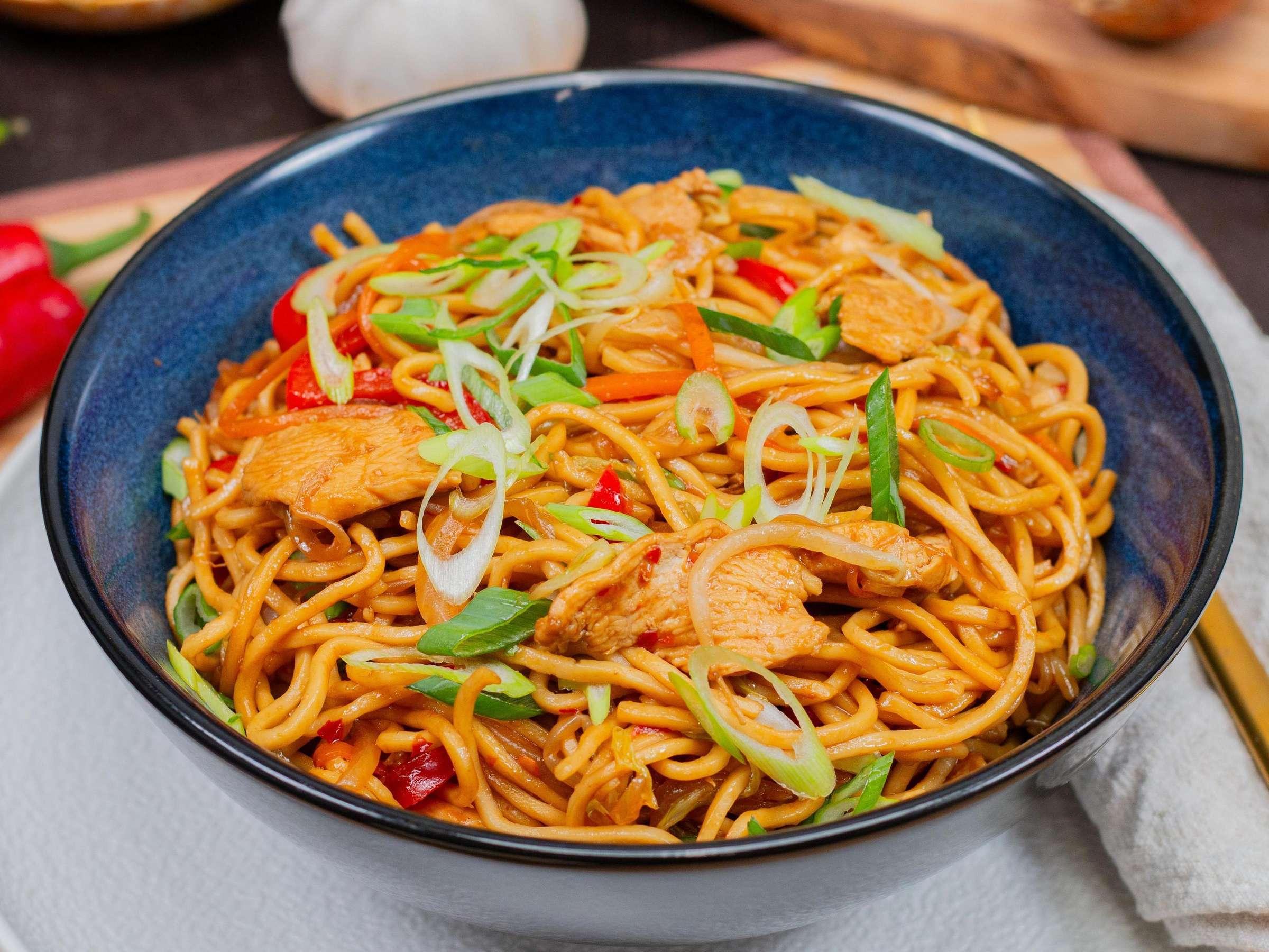 Mie Nudeln mit Hähnchen