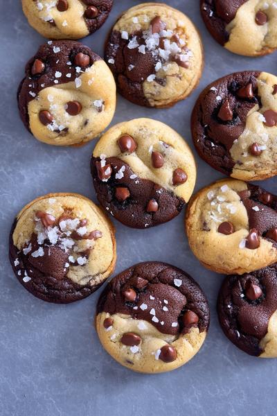 11. Rezepte zum Backen Cookies mit Matcha und weißen Schoko-Swirls in Pastellgrün