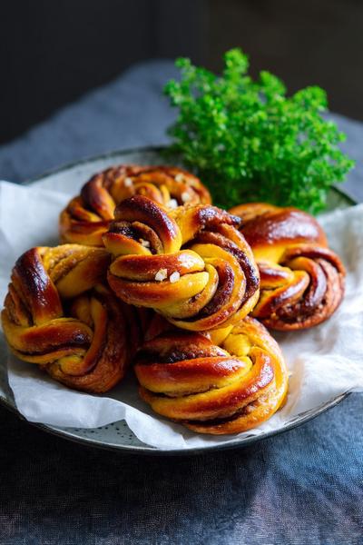 18. Kürbis-Feta-Schnecken für Herbst Rezepte Backen Herzhaft mit Sesamkruste