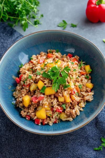 11. Rindergulasch mit Kartoffeln in Rezepte mit Fleisch und Kartoffeln mit Paprikafarbe und seidiger Sauce