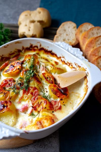 13. Köttbullar mit Kartoffelpüree in Rezepte mit Fleisch und Kartoffeln mit Preiselbeeren und Rahmsoße