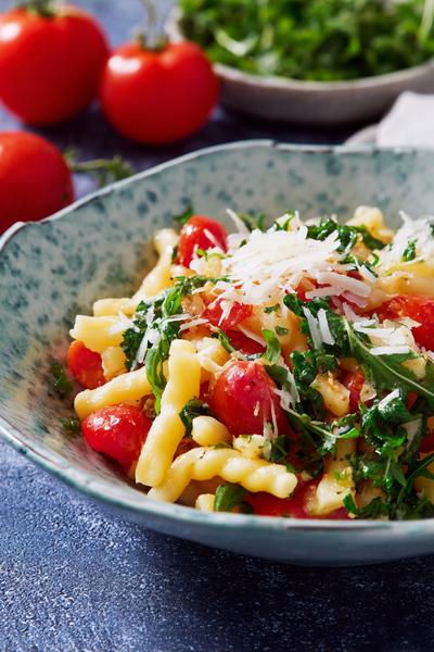 10. Kartoffel-Nudel-Salat mit Rucola und Parmesan
