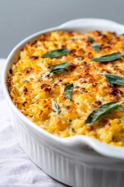 14. Kartoffel-Nudel-Auflauf mit Kürbis und Salbei