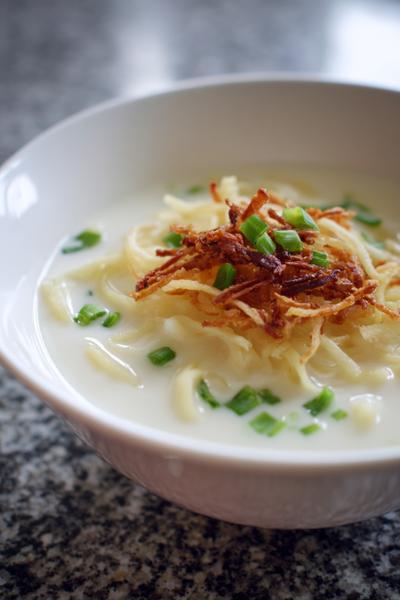 16. Kartoffel-Nudel-Suppe mit Käse und Röstzwiebeln