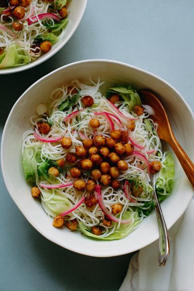 20. Kartoffel-Nudel-Salat mit gerösteten Kichererbsen