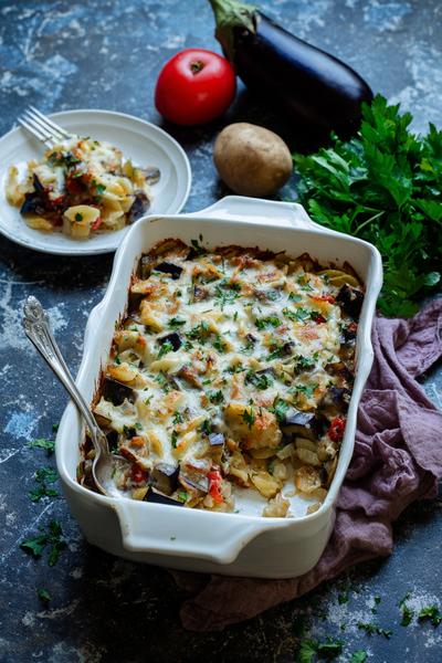 21. Kartoffel-Nudel-Auflauf mit Aubergine und Kräutern