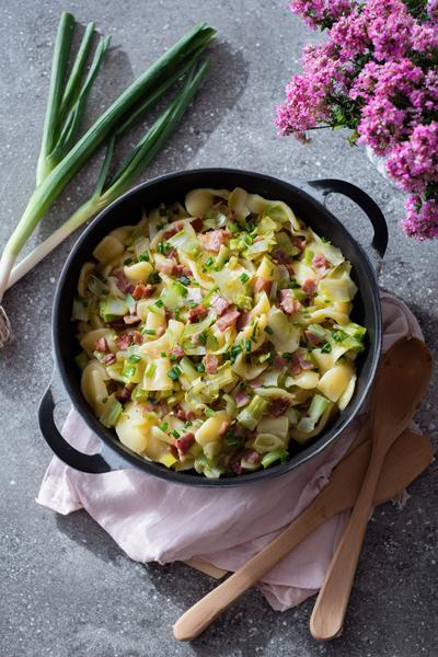 3. Kartoffel-Nudel-Pfanne mit Speck und Lauch