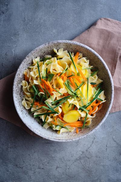 4. Kartoffel-Nudel-Salat mit Senf-Vinaigrette