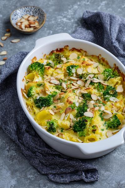 6. Kartoffel-Nudel-Gratin mit Brokkoli und Mandeln