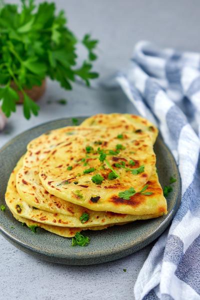 1. Rosmarin-Knoblauch-Blechkartoffeln für Veganer Rezepte mit Kartoffeln mit knusprigen Rändern