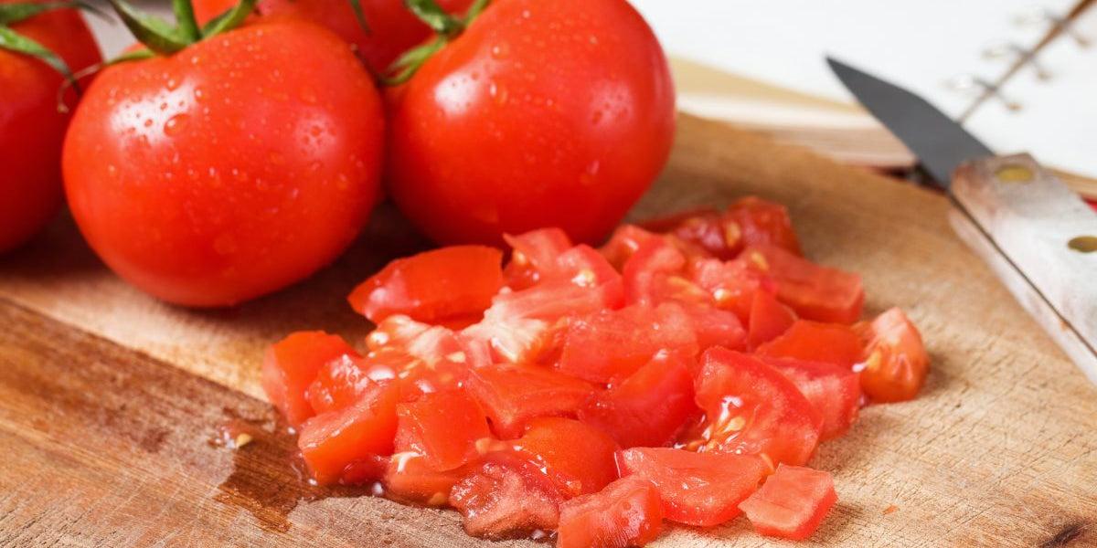 Frische Tomaten geschnitten vorbereitet