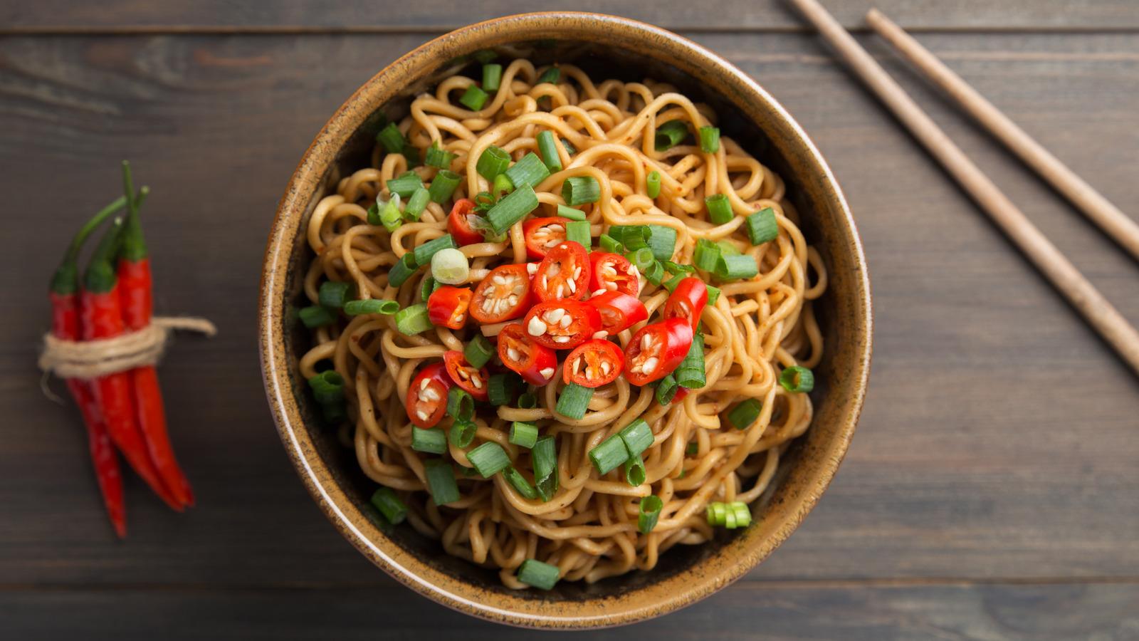 Scharfe Mie Nudeln mit Chili