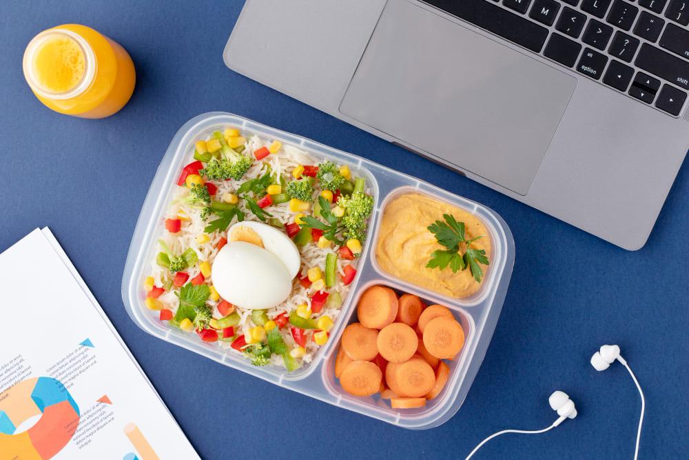 Schnelles Meal Prep Büro Mittagessen