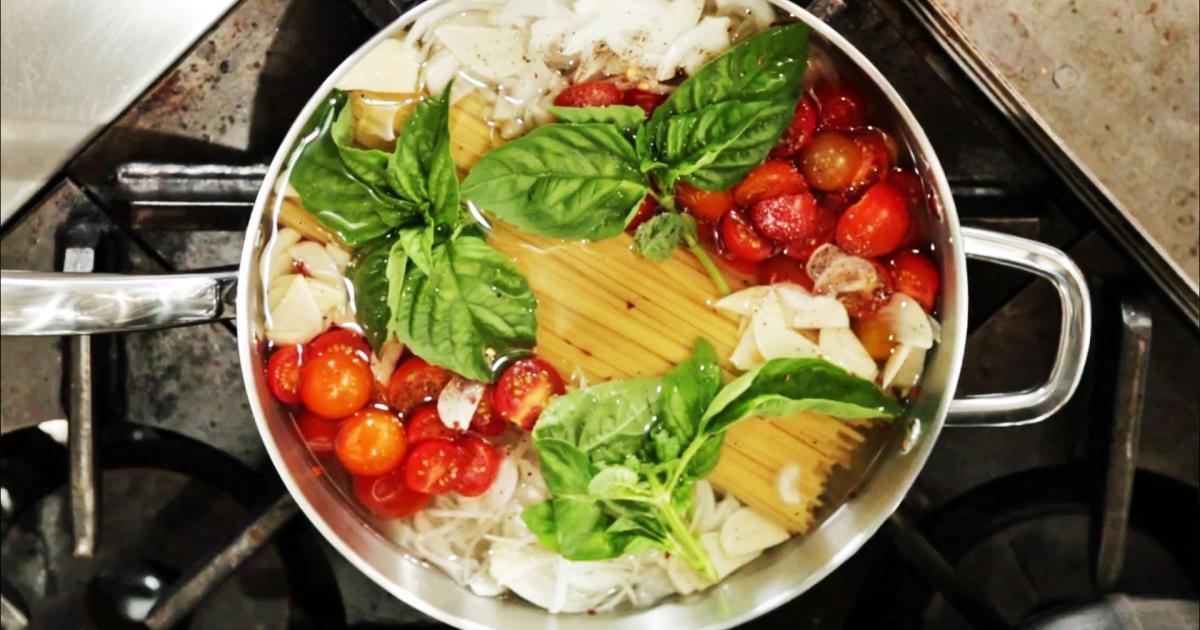 Schnelle Zubereitung vegetarische One Pot Pasta