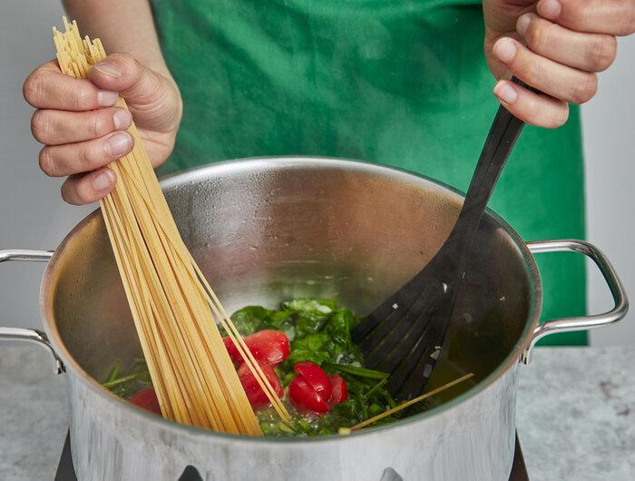 One Pot Nudeln beim Kochen