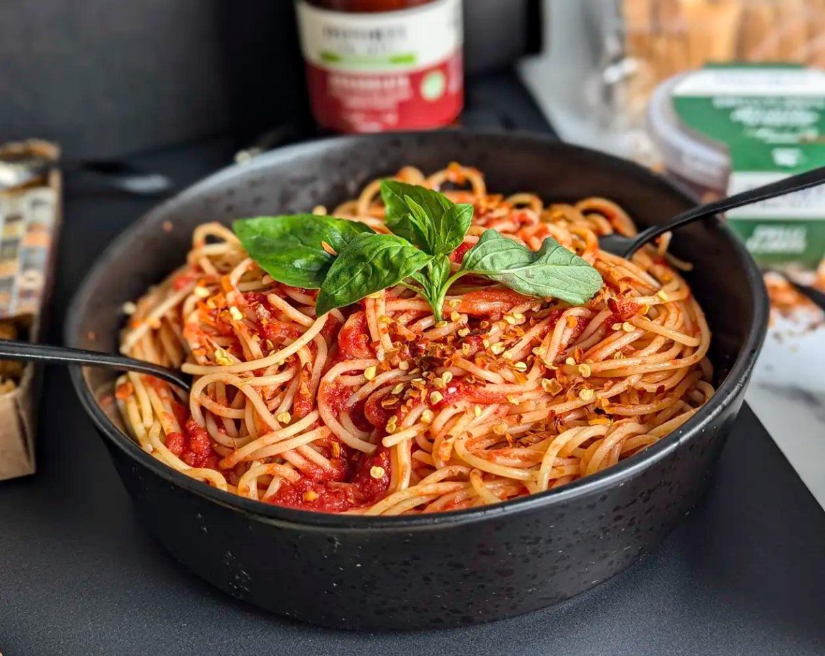 Kräuter und Gewürze für Tomatenpasta