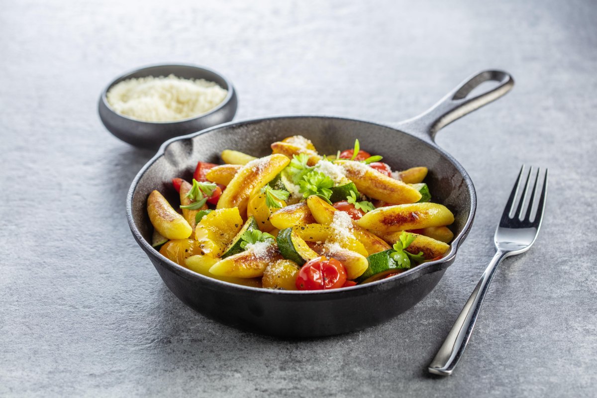 Vegane Schupfnudelpfanne mit Gemüse