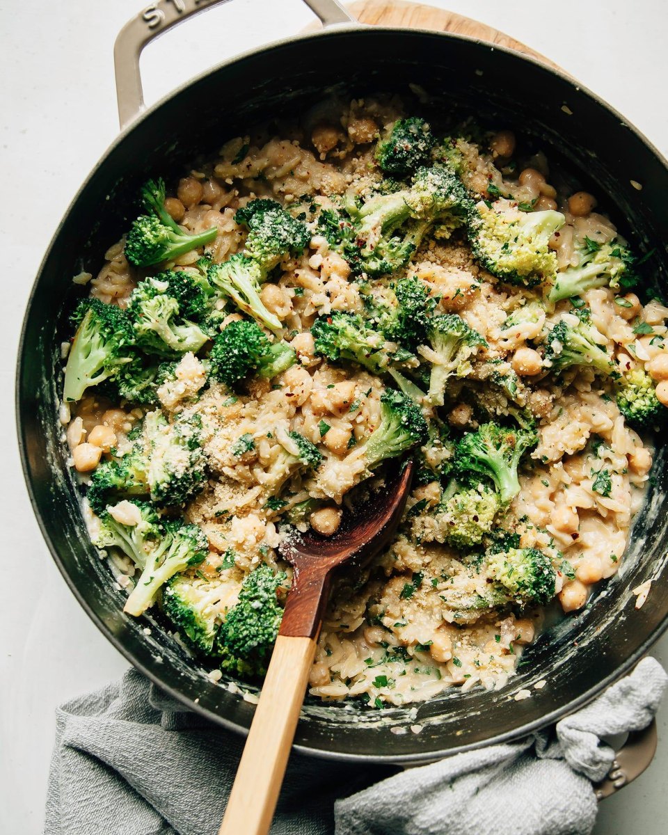 Vegane Kritharaki mit Brokkoli