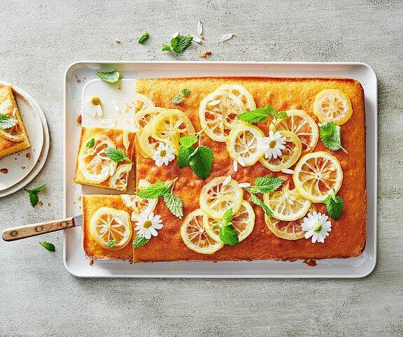 Beliebter Zitronenblechkuchen
