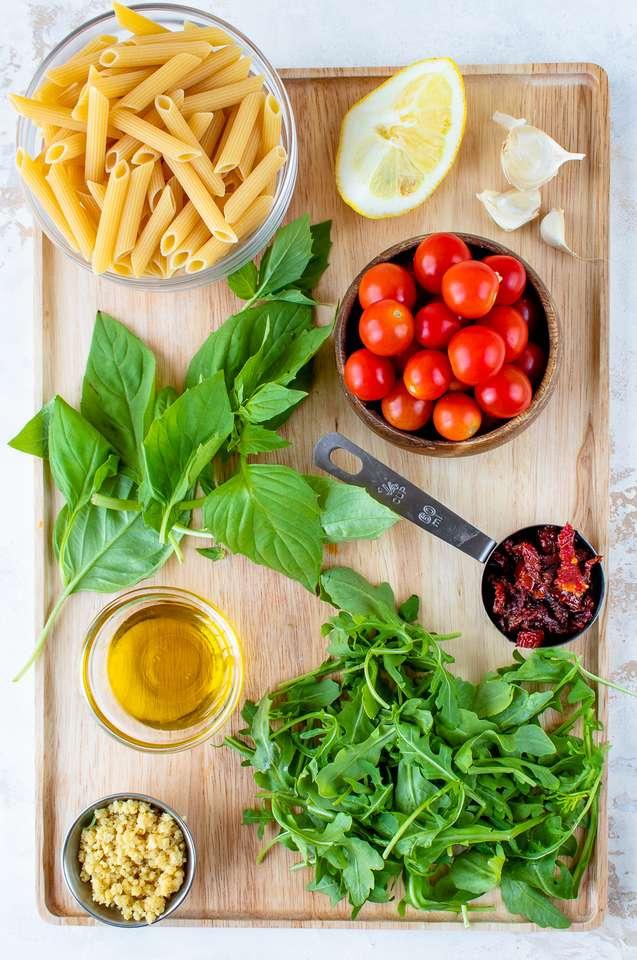 Zutaten für vegane Tomaten Pasta